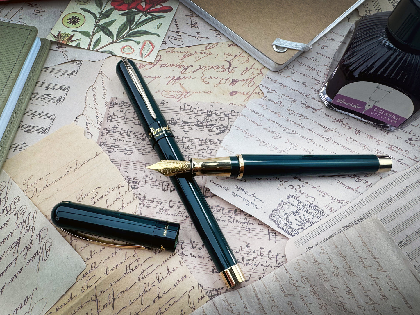 Pineider Anniversary Avatar UR  Serpentine Green Fountain Pen