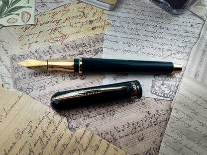 Pineider Anniversary Avatar UR  Serpentine Green Fountain Pen