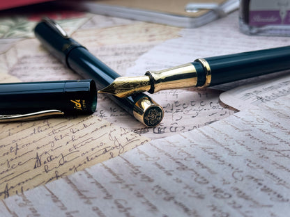 Pineider Anniversary Avatar UR  Serpentine Green Fountain Pen